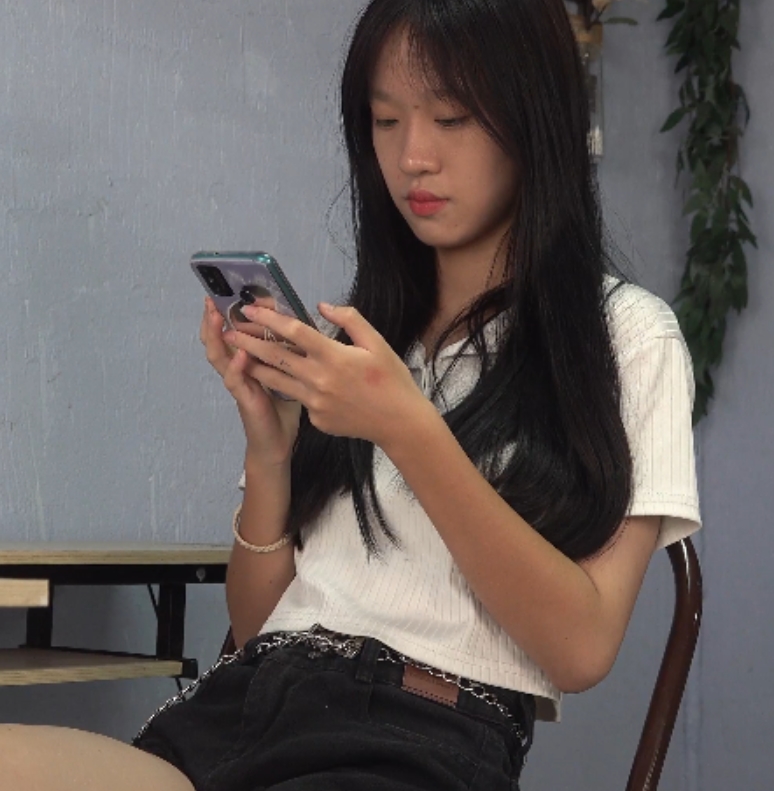 美琪被罚秀脚挠脚心，南国足艺惊现高冷美女