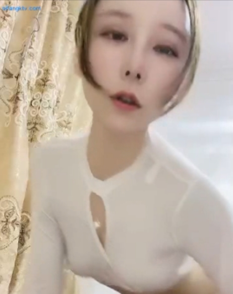 180.4g美食秀：小阿水&艾薇儿直播大放异彩