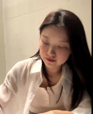 顶级S妇风韵犹存，婷婷楼梯自录直播[6V-2.7G]