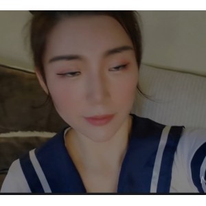 妮可151v53g合集：百度ED2K收藏狂潮，1v精油服务让粉丝更亲近