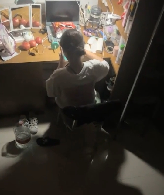 幸福大学生活:老六女与男朋友视频打包分享,百度盘441MB