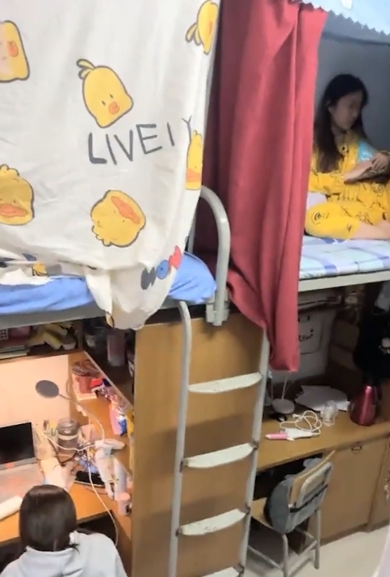 幸福大学生活:老六女与男朋友视频打包分享,百度盘441MB