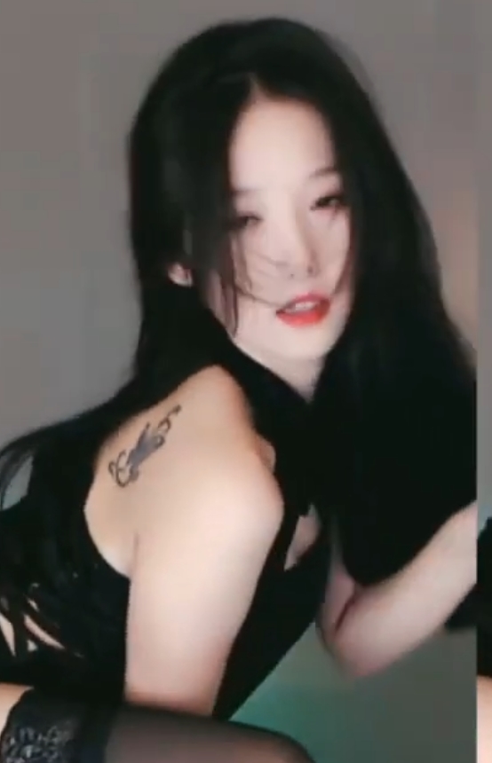 斗鱼热舞女神朴雨彬合集52个视频2.34G，舞姿优美令人着迷