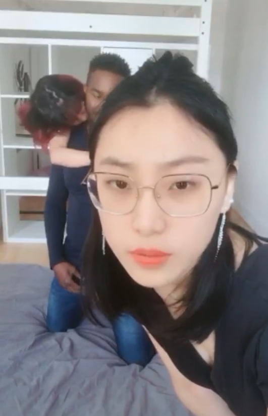 媚黑视频合集：qunjian用口进入7.56g，视觉反差带来绿帽绿王八感觉