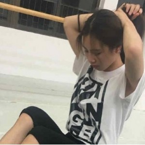 华裔素人小雨大学萌妹视频合集，精彩瞬间尽收，时长多样，展现清新可爱魅力