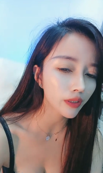 虎牙超人气美女网红一库一库热舞合集1v1.08G精彩火辣表演不容错过