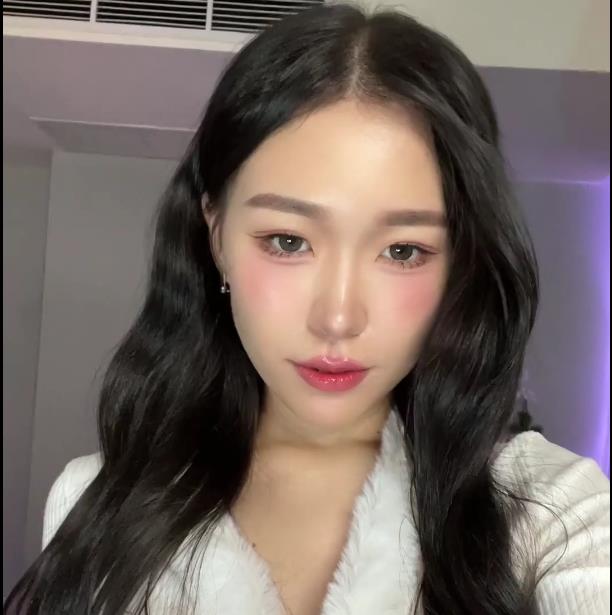 meriolchan海贼王女帝COS道具秀，身材无敌，观看过瘾