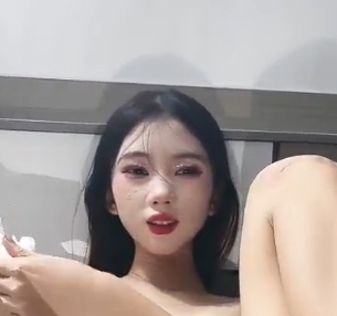 周七七的5个视频:解压密码验证过,内容引人深思