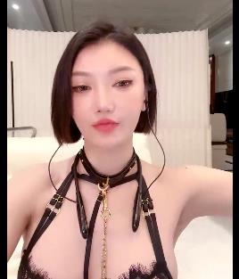 快手福利小巫婆最新合集12V3.6G,网红道具秀,颜值与身材并存!