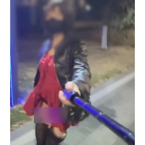伪娘户外展示mikixka最新合集15V800M，自购打包