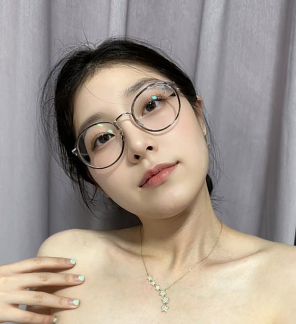 超火电报资源秦嘉倪最新合集18V369M,短资源+音频+图集+不露脸,精彩内容尽在其中!