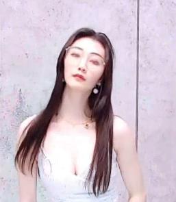 虎牙李遇安定制作品29V4.6G,舞蹈与车灯秀,推特电报精彩不断