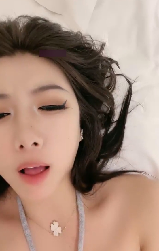 女模百度盘顶级颜值小草莓最新合集1V2.85G，翘臀互动解压