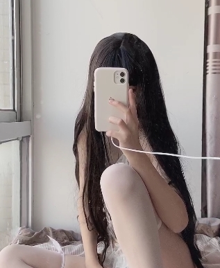 推特优质小姐姐momo作品合集一，站立88V45G，超精彩！