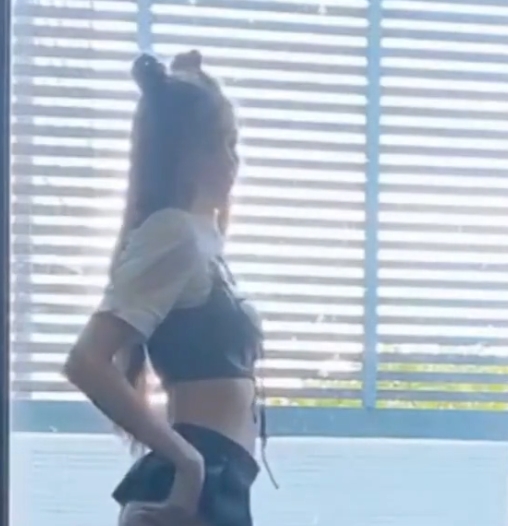 推特大长腿cartiernn私拍展示版16部4.33G珍藏