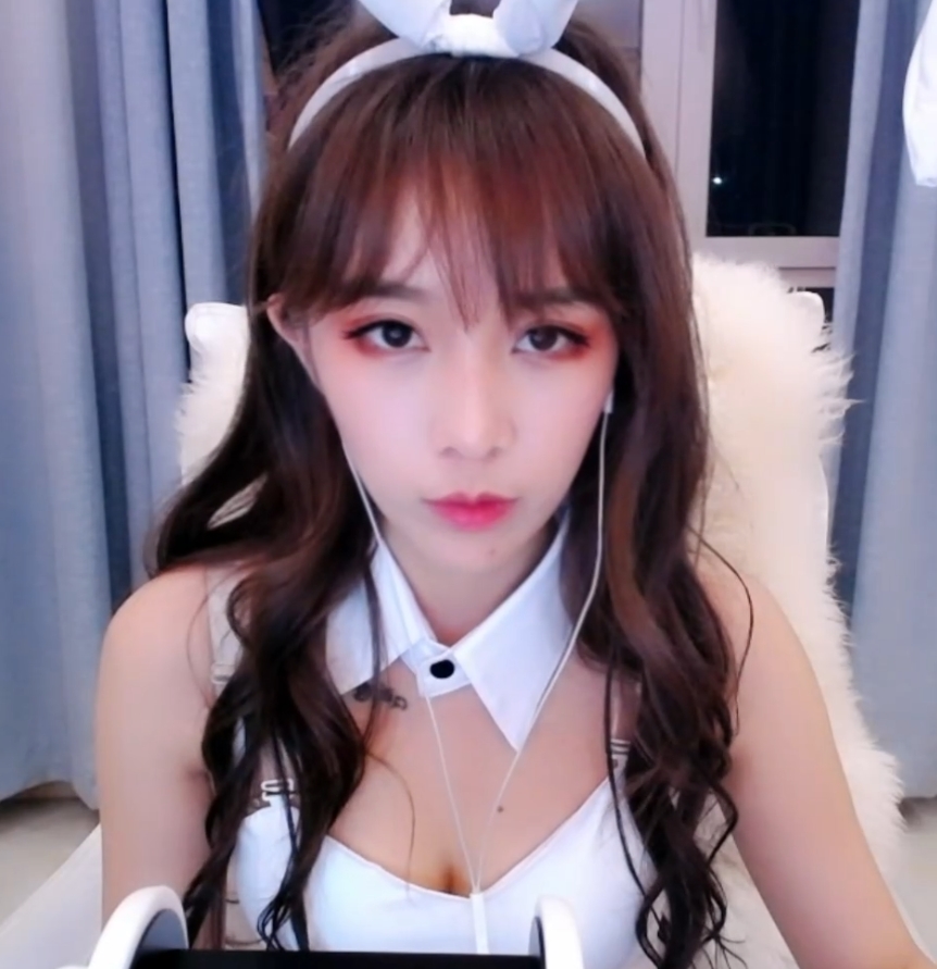 斗鱼丸子君私密视频159部38.4G太火辣