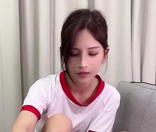 艾希老师合集高颜值反差婊51部10.3G，特写棒棒糖不带手套修下水道