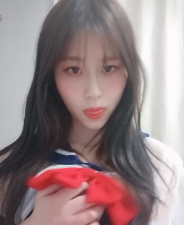 推特月野兔38部露脸视频合集1.39G青涩表现