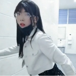 推特李欣蕊眼镜妹系列厕所实录86部38G太顶了