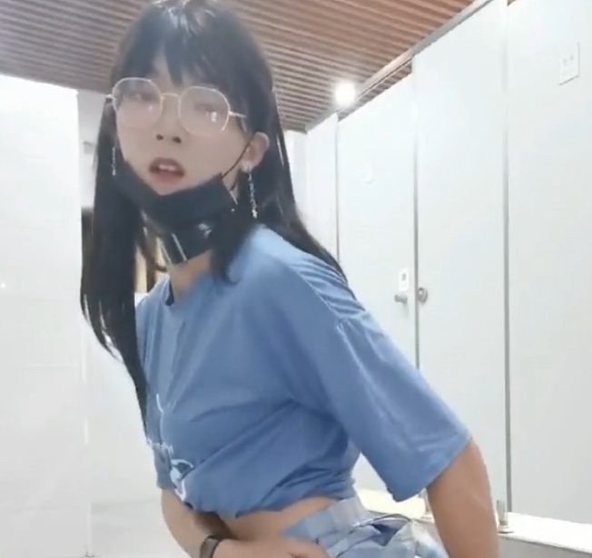 推特李欣蕊眼镜妹系列厕所实录86部38G太顶了