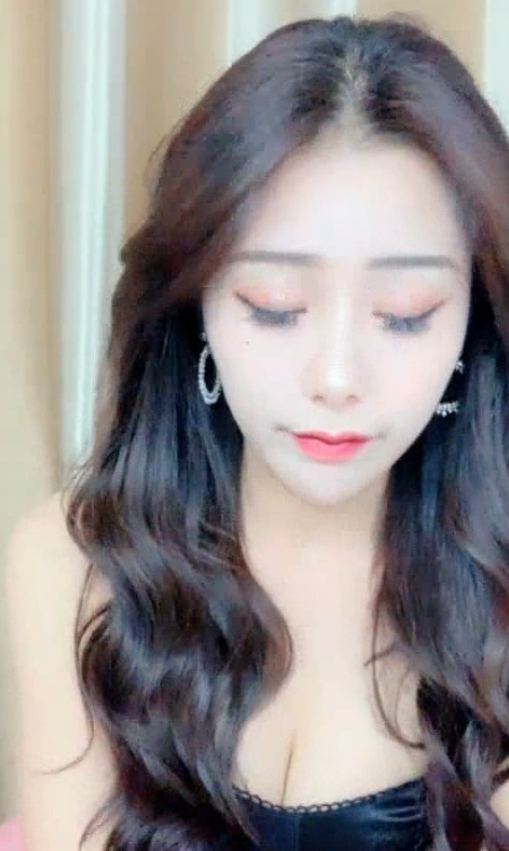 雪妮维雅妮熊猫TV私拍54部7.5G超诱惑