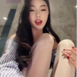 凉子阿浴缸羞辱玩物直播1v800mb诱人