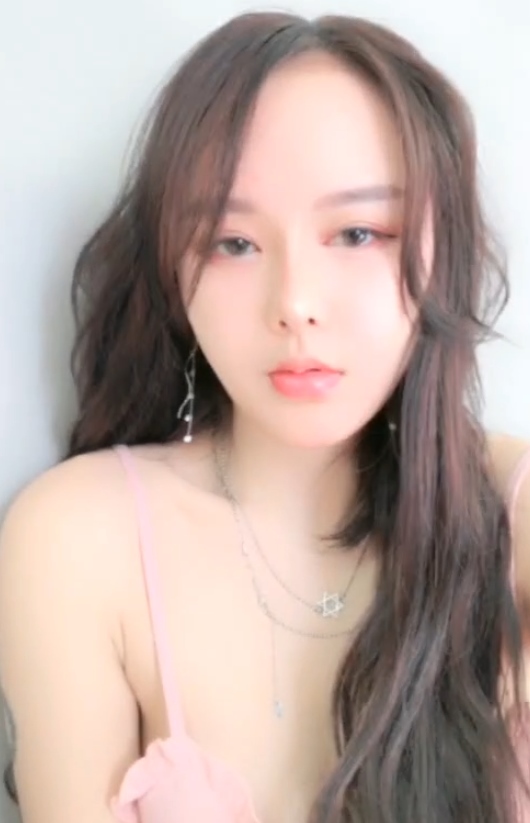 Arion蜜桃臀露脸合集pikpak271V99G火辣