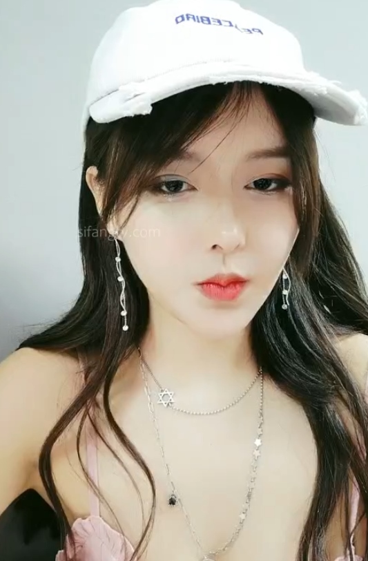 Arion蜜桃臀露脸合集pikpak271V99G火辣