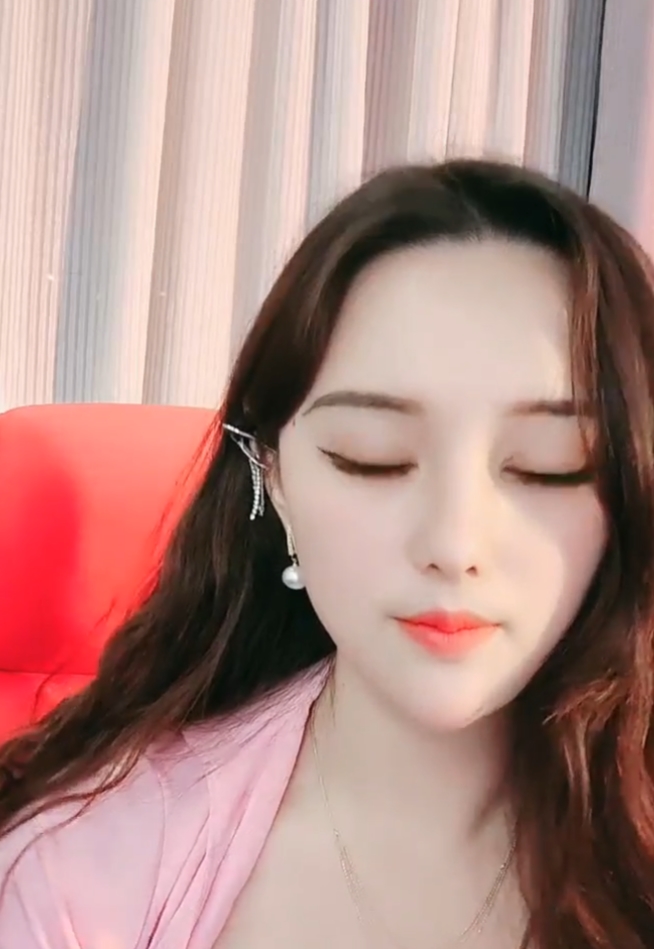 115笑笑自拍合集34部25G太诱人