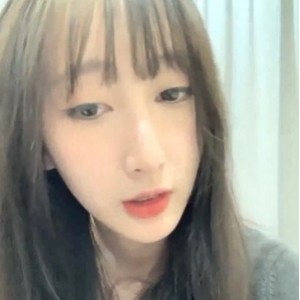 骚气校花黑丝JK无遮挡私拍1V687MB云盘展示