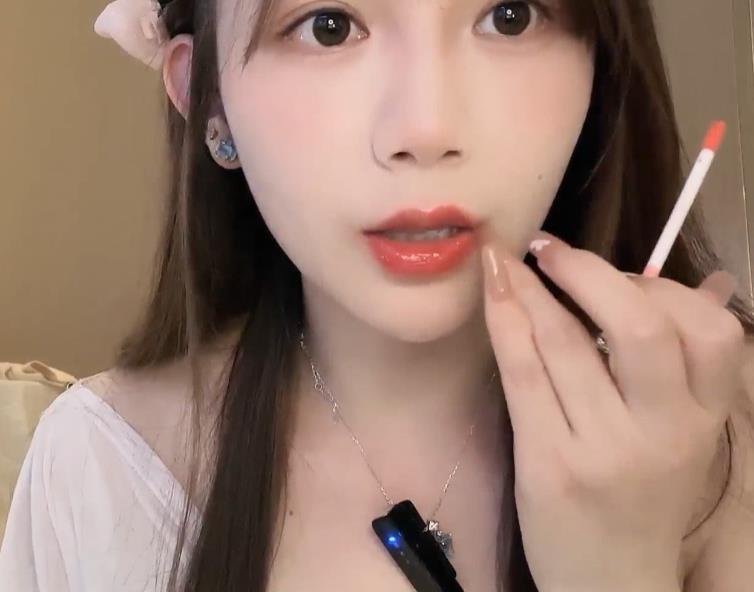 SP站大罩杯女神qqqq0808展示秀18部21.9G曲线惊人
