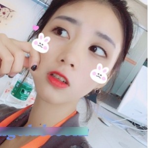 直播平台网红小钰私密互动视频15V1.9G花式玩法令人瞠目