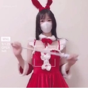 红衣小妹子火辣劲舞视频1部50M这腰臀比绝了